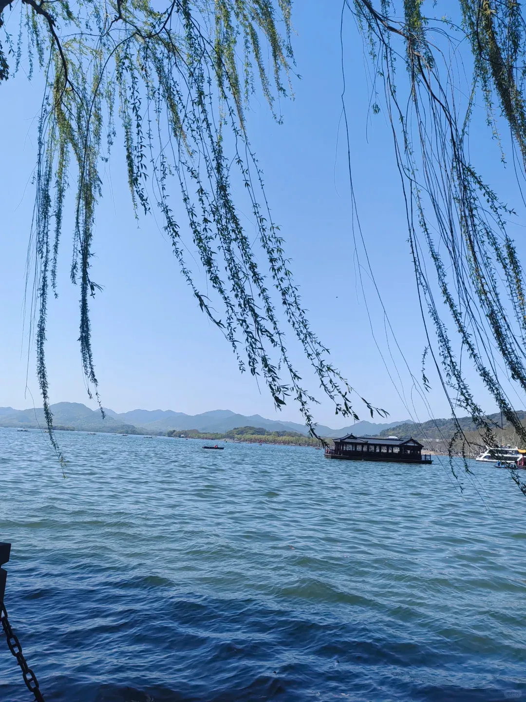 Hangzhou: Tourist Hotspots Packed, Malls Ghost Towns - What Gives? 1