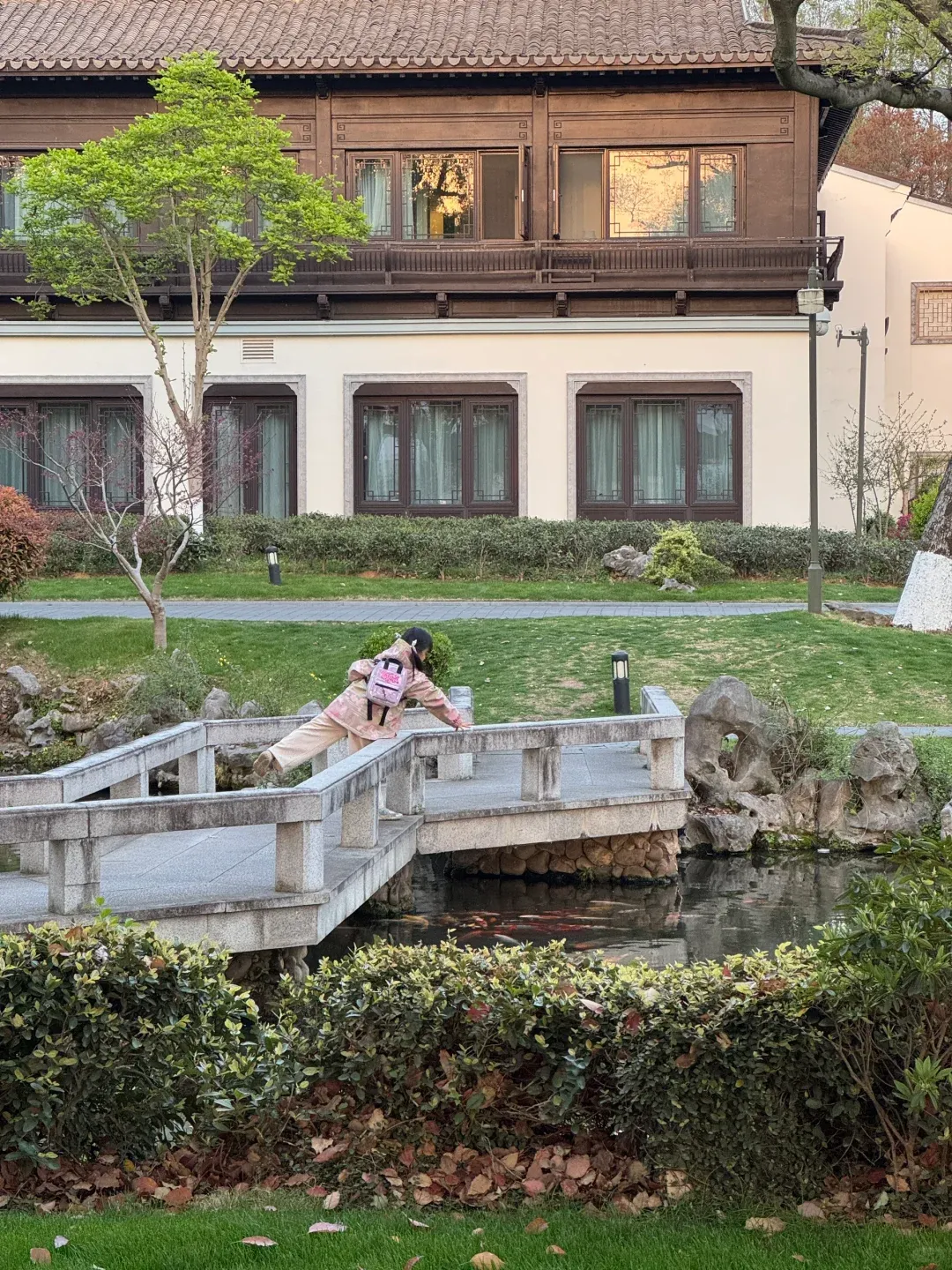 Field Notes: West Lake's Oriole in the Willows Hotel 5