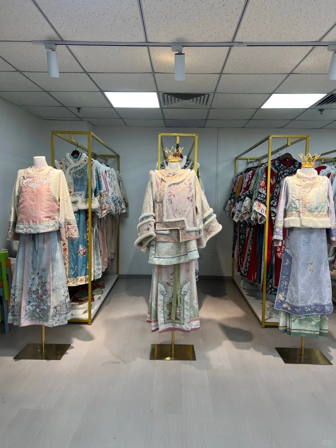 Beijing 'Gege' Glam: Your Guide to Avoiding the Costume Catastrophe! 3